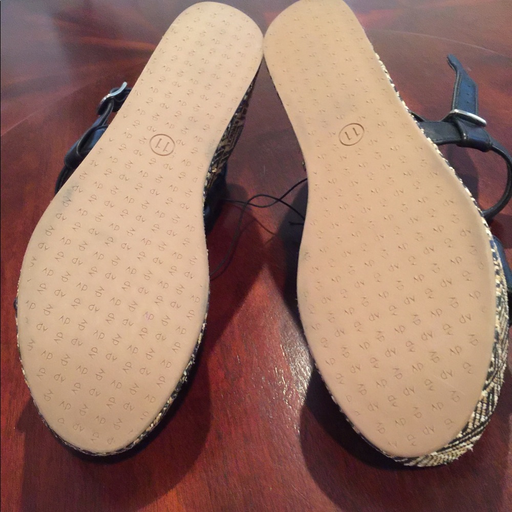 DV BRYNN Black Ankle Strap Wedge Sandals! - Picture 7 of 8